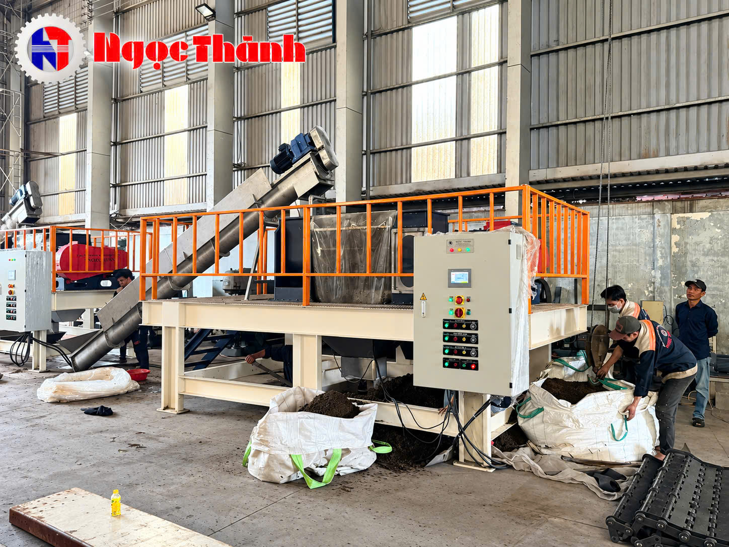 Máy vắt nước trục vít sinh khối Ngọc Thành